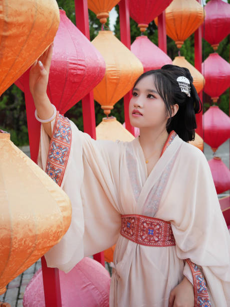 istock Female tourists dressing up in Hanfu 2174075779