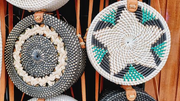 istock women's bag. straw bags. 2174225324