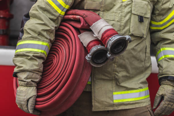 firefighter - brandweerman stockfoto's en -beelden