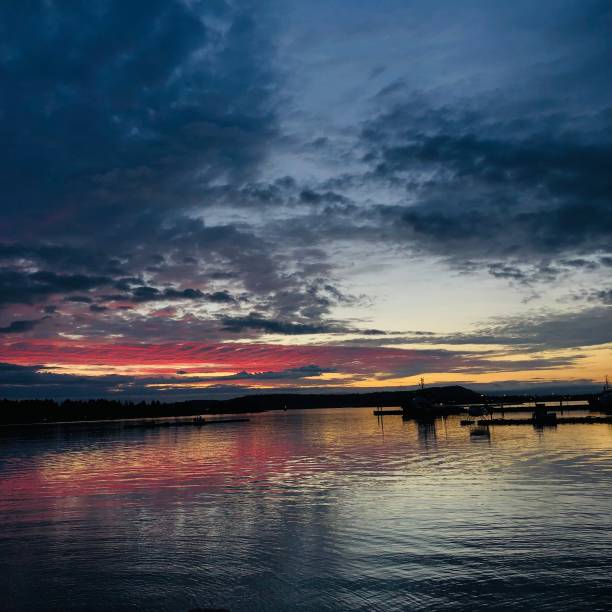 istock Sunrise above the Pacific Ocean in Canada 2174912781