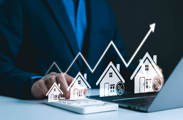 Real Estate Investment and Market Growth Concept. Analyzes real estate market growth trends. Graph show rising house price, interest rate, property mortgage, loan home, and investment opportunities. inversión inmobiliaria y concepto de crecimiento del mercado. analiza las tendencias de crecimiento del mercado inmobiliario. el gráfico muestra el aumento del precio de la vivienda, la tasa de interés, la hipoteca de la propiedad, el préstamo de la vi
