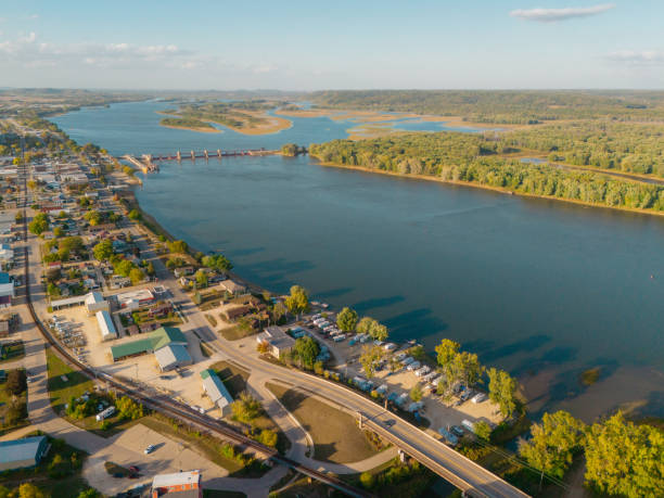 istock Mississippi River views from Bellevue, Iowa 2175945633