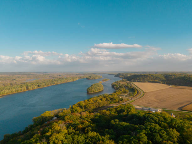 istock Mississippi River views from Bellevue, Iowa 2175945636