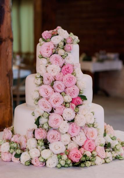 istock Wedding cake with pink and white roses 2175965219
