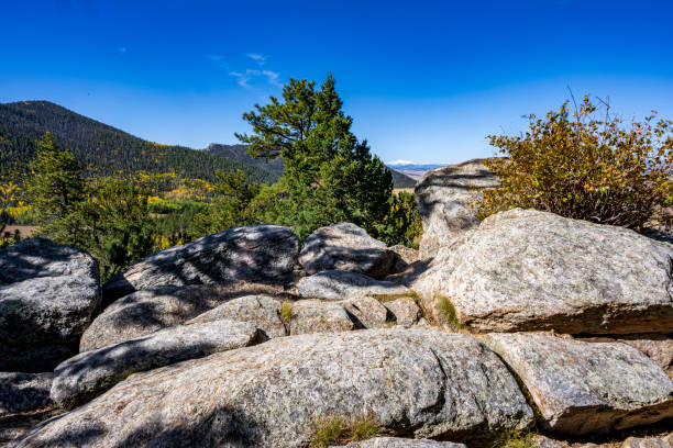 istock Collegiant Mountains from Wilkerson Pass overlook 2175966311