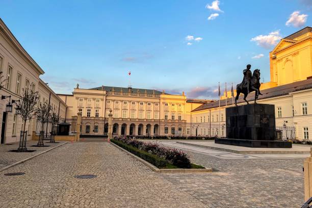 Presidential Palace in Warsaw with statue
