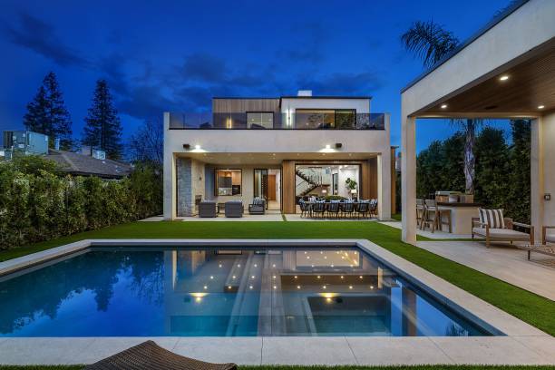 istock Modern luxury house with pool at dusk 2175972597