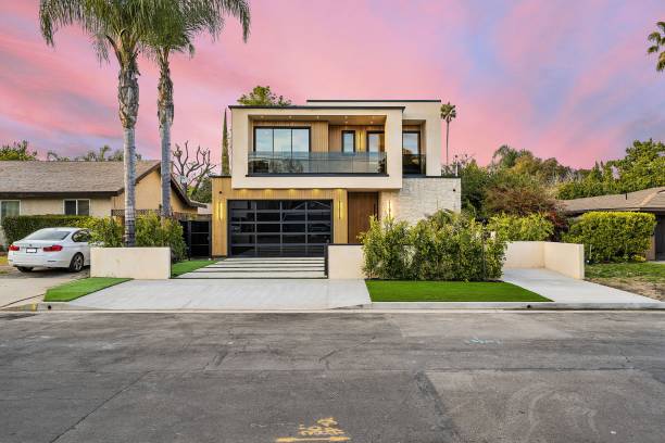 istock Modern two-story house under a pink sunset sky 2175973683