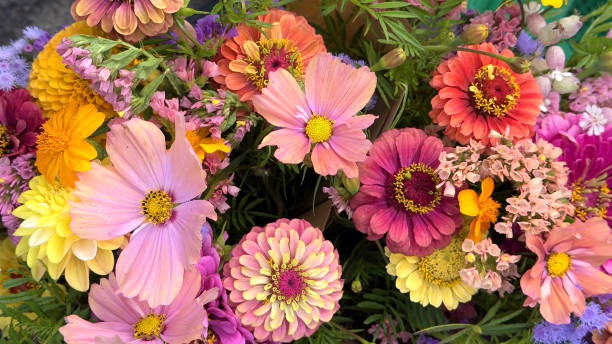 istock IMG_0789 Bouquets of flowers 2175990281