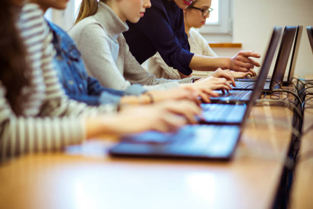 Girls Computer Lab 7,500+ Students In Computer Lab Photos Stock Photos, Pictures & Royalty ...