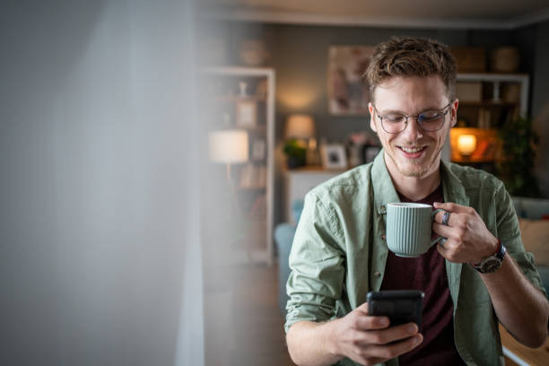 istock I actively use my mobile during the day 2176490596