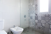 modernes-sauberes-und-helles-badezimmer.jpg?b=1&s=170x170&k=20&c=ZercYbVIcZOjNUcFHRfF3zmIlq0QjC1m-WZpJHjTJn8=
