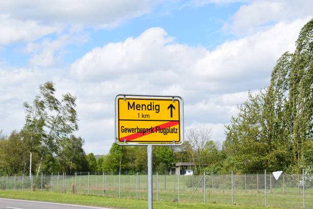 istock town end sign of Mendig 2177075305
