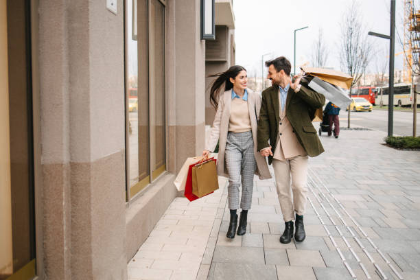 istock Couple in shopping 2177106122