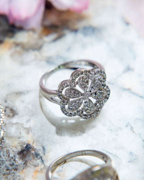 Silver ring with floral ornament encrusted with small diamonds