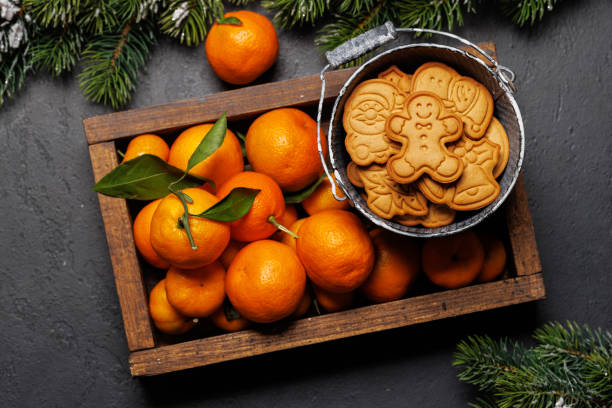Festive citrus joy: Tangerines in a holiday-themed box