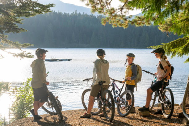 istock Family with bicycles pause on lakeshore 2177314469