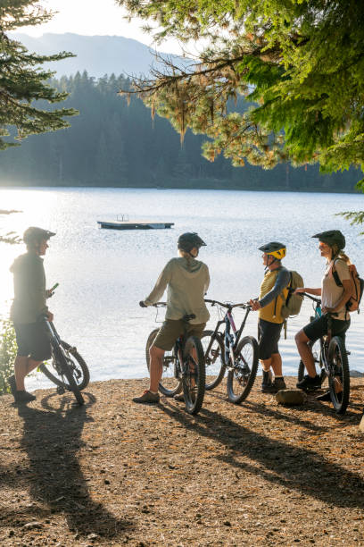 istock Family with bicycles pause on lakeshore 2177314480