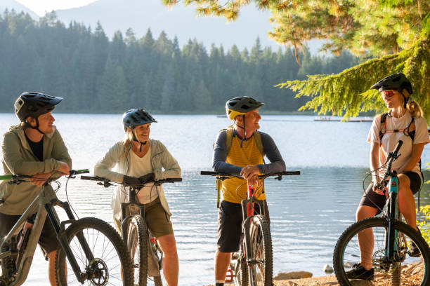 istock Family with bicycles pause on lakeshore 2177314556