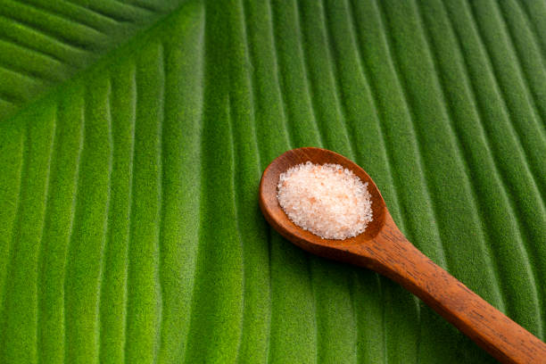 Fine salt and pink Himalayan crystals on the spoon.