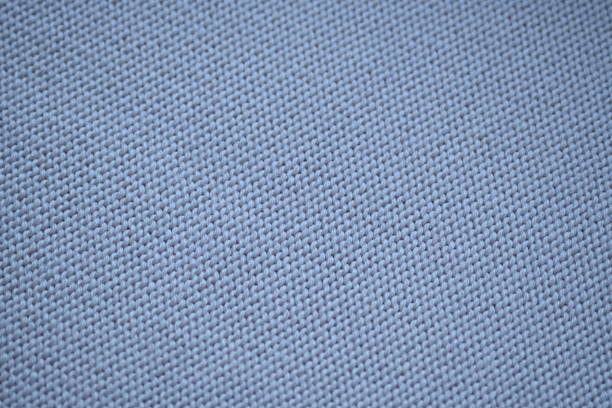 makrotextur von wollblauem gehäkeltem pullover als hintergrund, nahaufnahme von pastellblau gehäkelter vorderseite, blau gehäkelter rücken, textur von wollwolle, blau gehäkelte vorderseite - cashmere texture stock-fotos und bilder