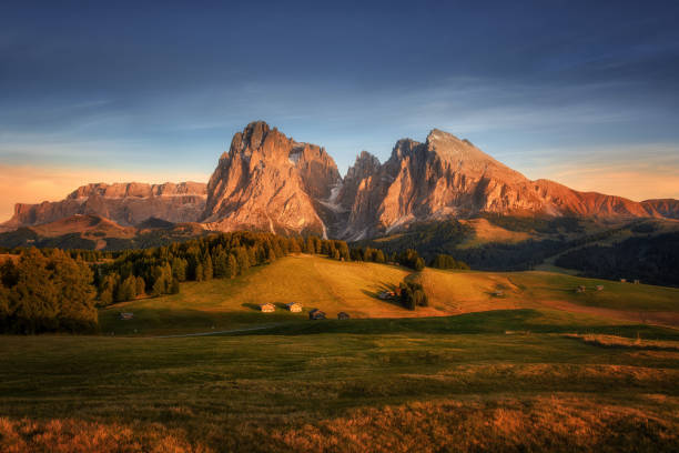 istock Alpe di Siusi, Seiser Alm, Sassolungo a Sassoplatto 2177560169