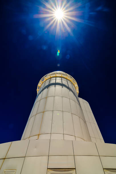 istock A tall white building with a large white dome on top 2177582066