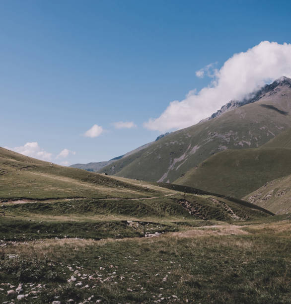 istock Beautiful mountain scenery photos, mountain wallpapers 2177607492