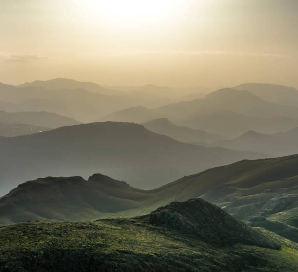 istock Beautiful mountain scenery photos, mountain wallpapers 2177608109