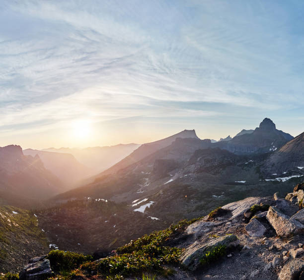 istock Beautiful mountain scenery photos, mountain wallpapers 2177609374