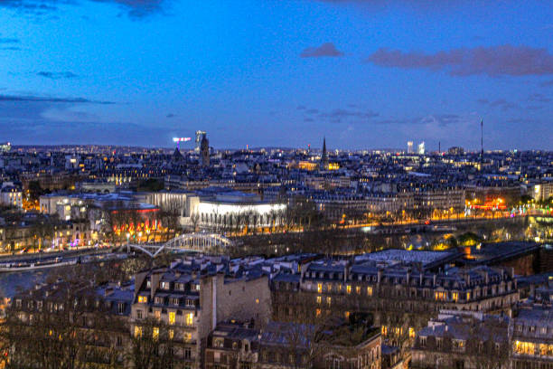 Image of the city center of Paris at night