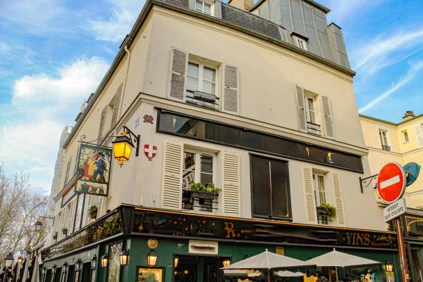 istock Sorroundings of Place du Tertre 2177720224