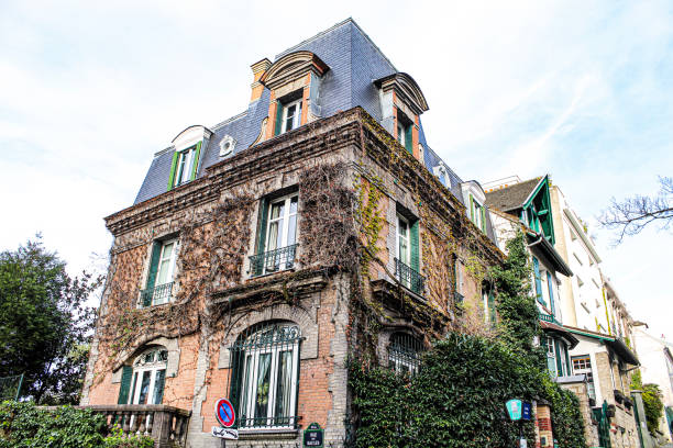 Image of some beautiful houses in the neighbourhood of Montmartre in Paris