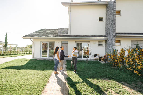 istock real estate agent happiness to end the sale 2177784792