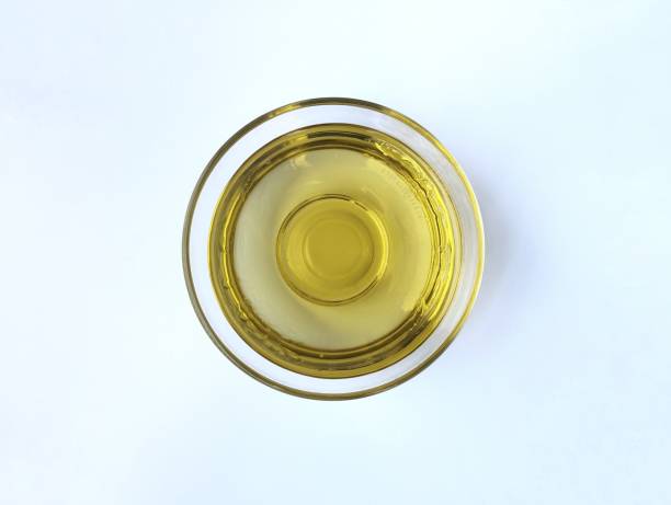 istock Vegetable oil in transparent bowl isolated on white background 2177799315
