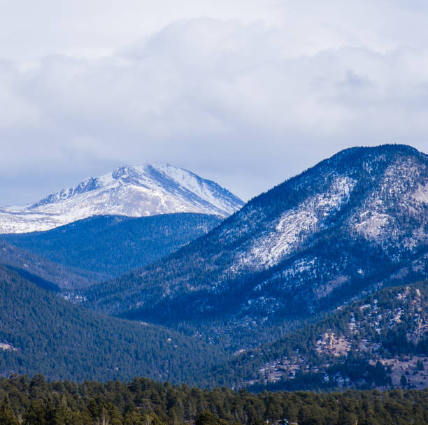 istock Beautiful mountain scenery photos, mountain wallpapers 2177801984