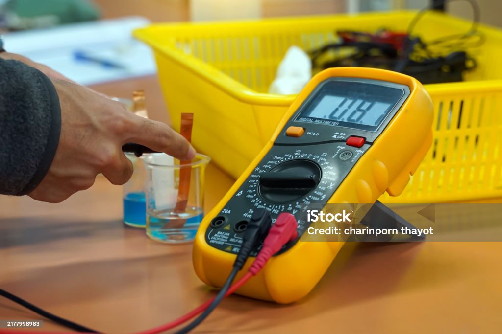 Measure Potential Students Use A Digital Multimeter To Measure Electrical Potential ...