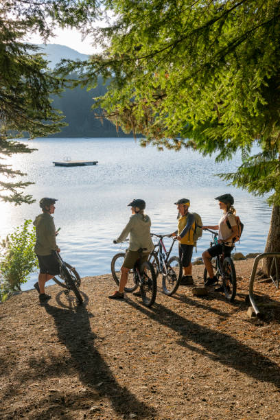 istock Family with bicycles pause on lakeshore 2178103843