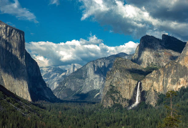 istock Yosemite NP - Valley View Close-up - 1978 2178115737