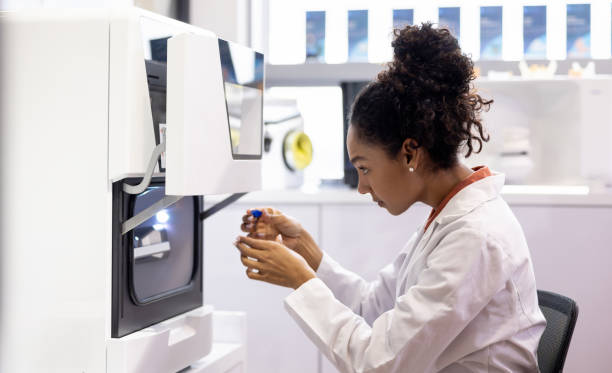 Health engineer bioprinting models at a 3D laboratory African American health engineer bioprinting models at a 3D laboratory - healthcare and medicine concepts 3d printing lab stock pictures, royalty-free photos & images