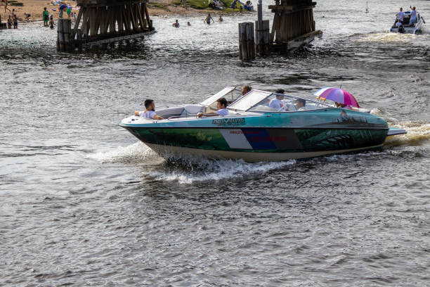 The speedboat galloped and tilted its bow, leaving behind waves.