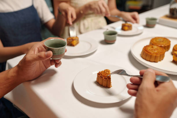 istock People Eating Moon Cakes During Holiday 2178480399