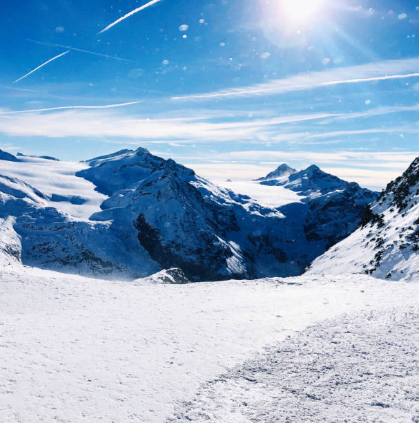 Beautiful snow-capped mountains, snow-capped mountain scenery