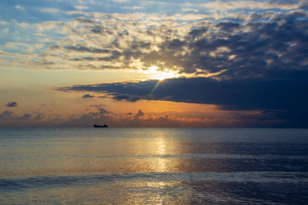 istock A ship on the horizon, sunrise 2178598259