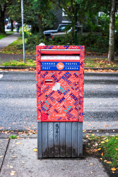 Mini Canada Post Box 30+ Canada Post Box fotos de stock, imagens e fotos royalty-free - iStock