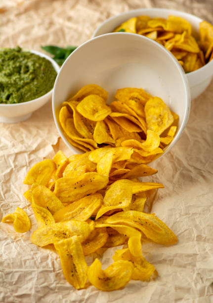 Plantain chips with vegan pesto sauce