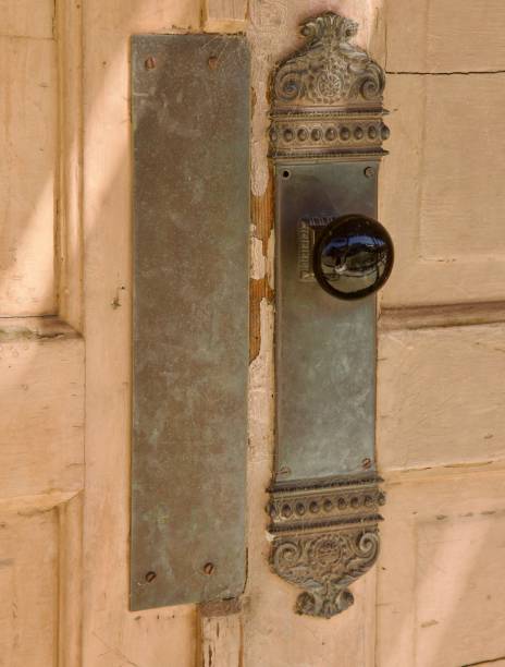istock Vintage door hardware on abandoned building 2178939827