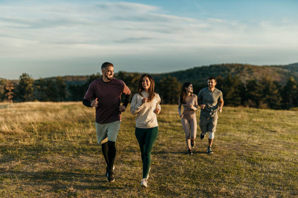 istock Sunset friends jog 2178957301