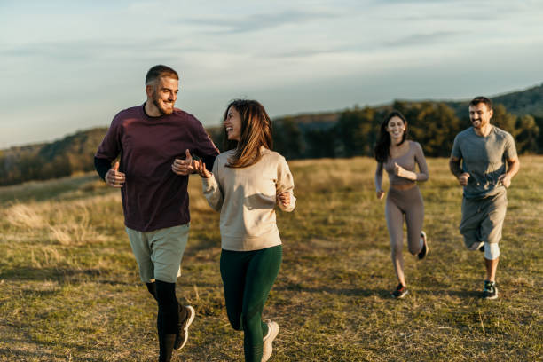 istock Sunset friends jog 2178957326