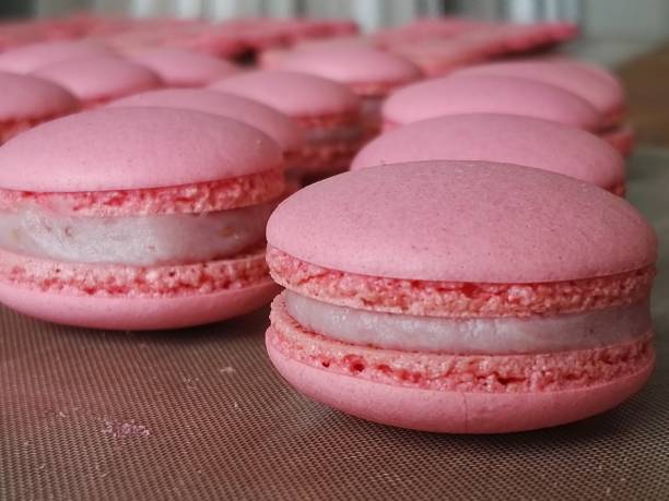 istock Pink macaroni with white filling 2178971346